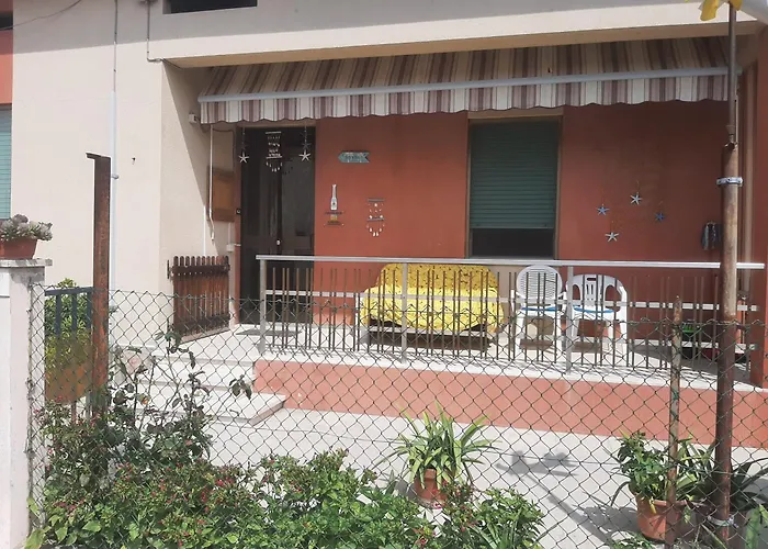 Casa di Adele con giardino privato a 150 mt dal mare